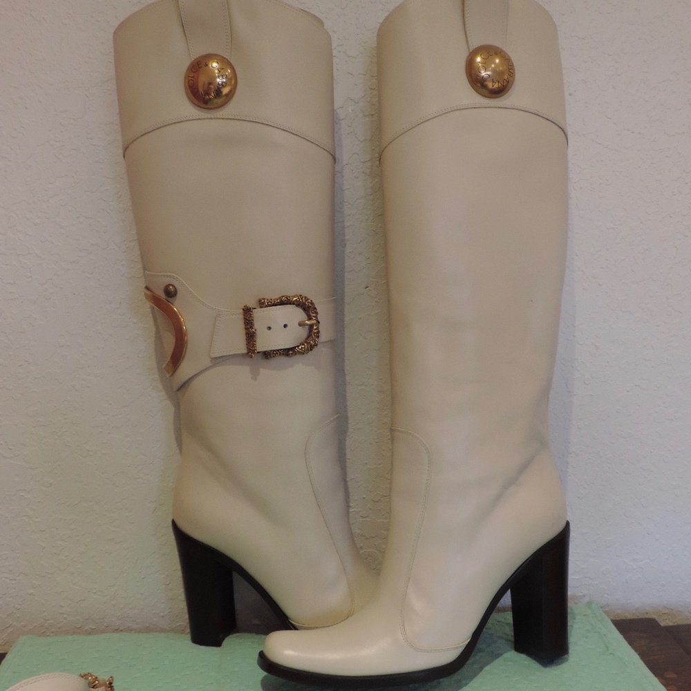 NEVER WORN DOLCE GABBANA IVORY LEATHER KNEE LENGTH BOOTS -